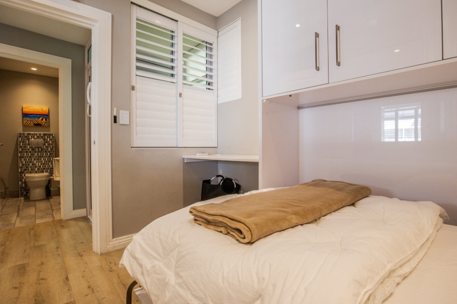 To Let 4 Bedroom Property for Rent in Sea Point Western Cape